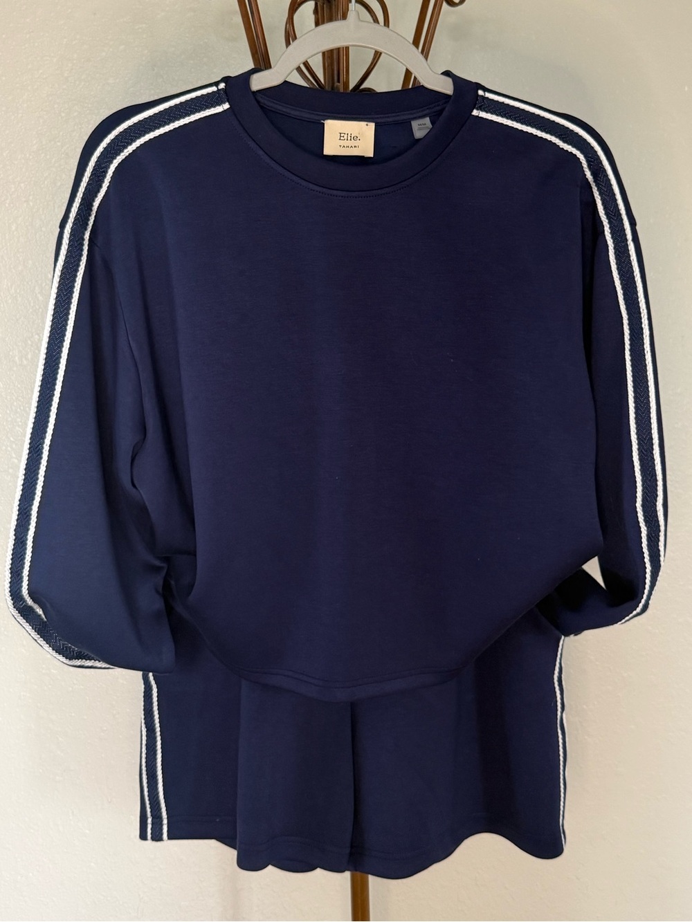 Elie Tahari Navy Athleisure Lounge Set Medium Sweatshirt & Shorts Matching Set